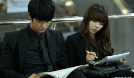 女子深夜爆料视频播放,揭秘背后惊人真相