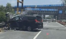 龙岗新闻网爆料车祸,惊魂一幕！龙岗车祸事件引发社会关注